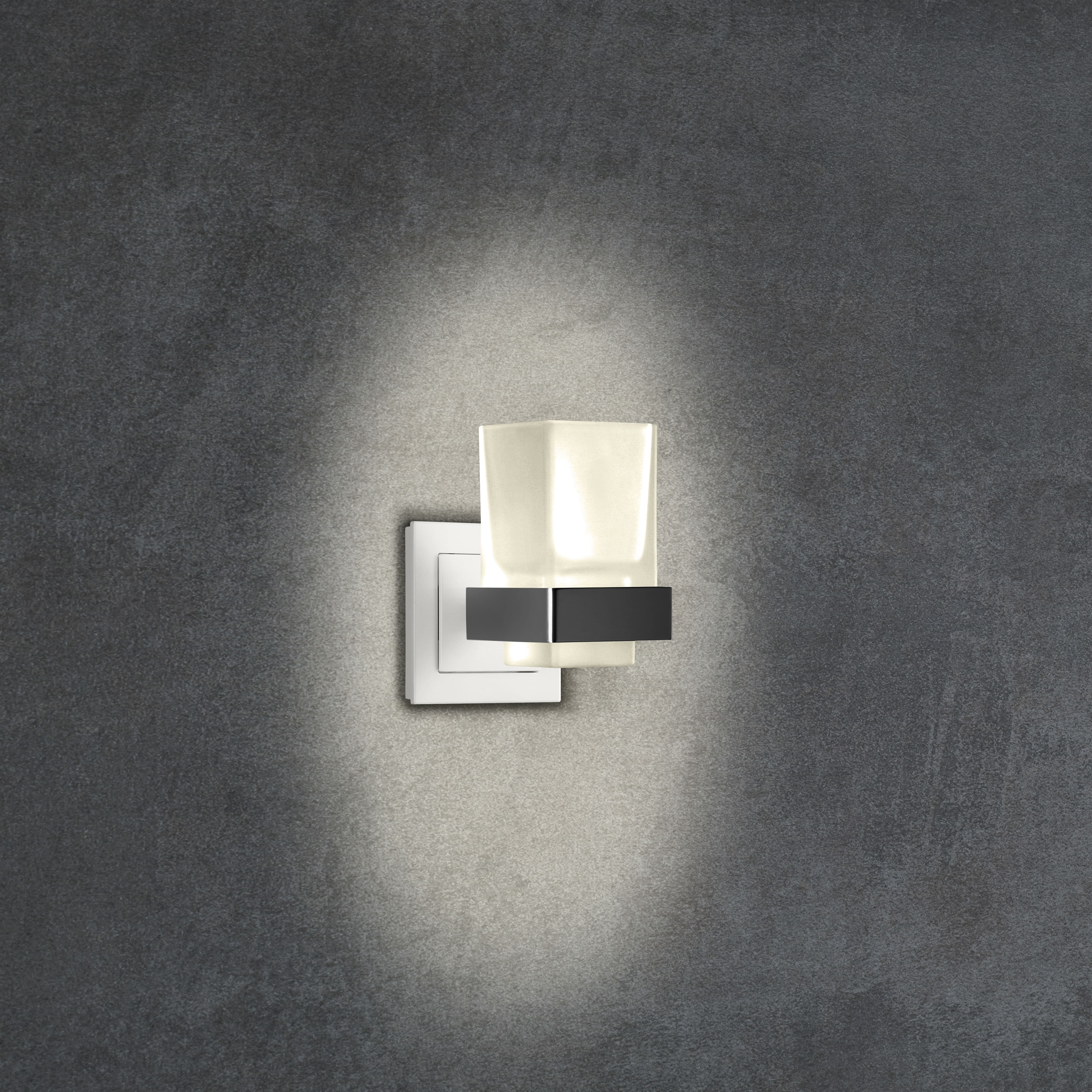 qles Bundle Badhalter Wasserglas beleuchtet LED warmweiß (3000K) Chrom + Merten Rahmen System-M Aktivweiß