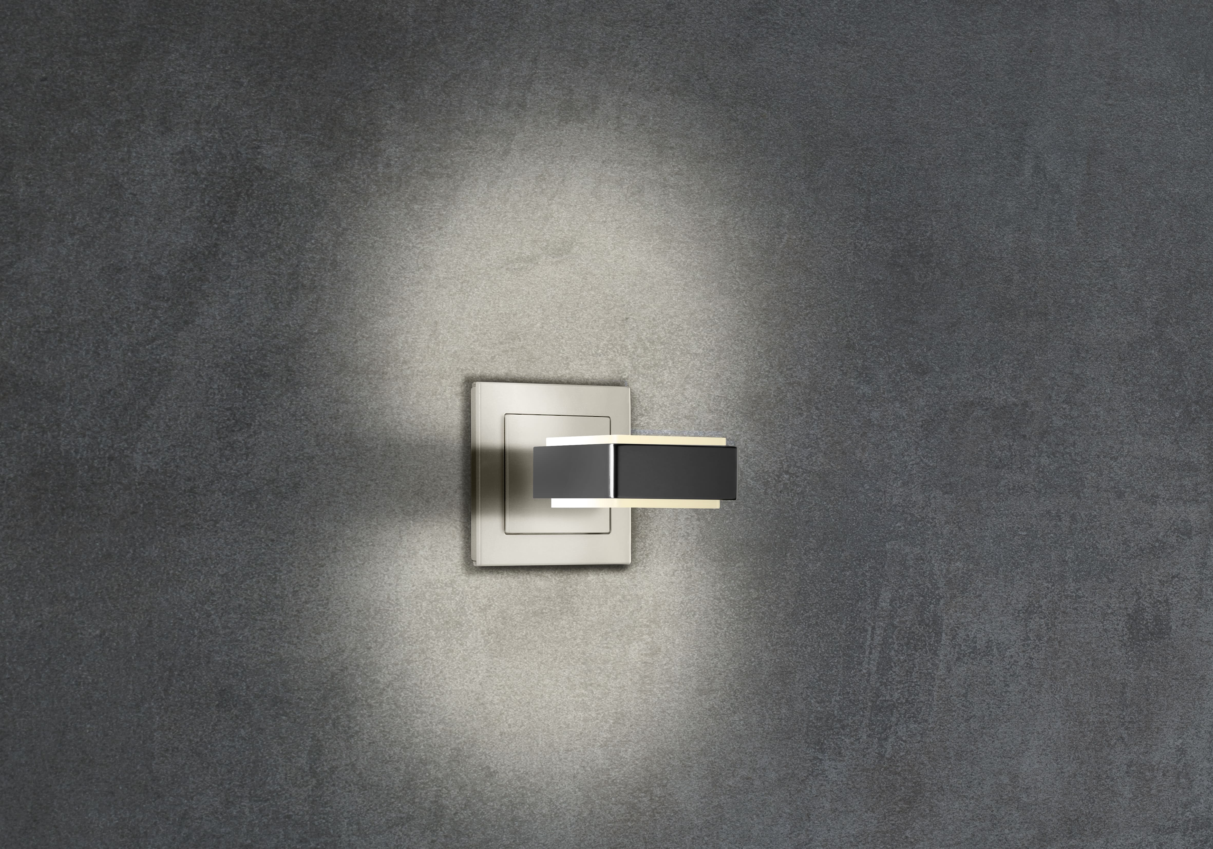 qles Bundle Wandlampe LED warmweiß (3000K) Chrom + Merten Rahmen System-M Aktivweiß