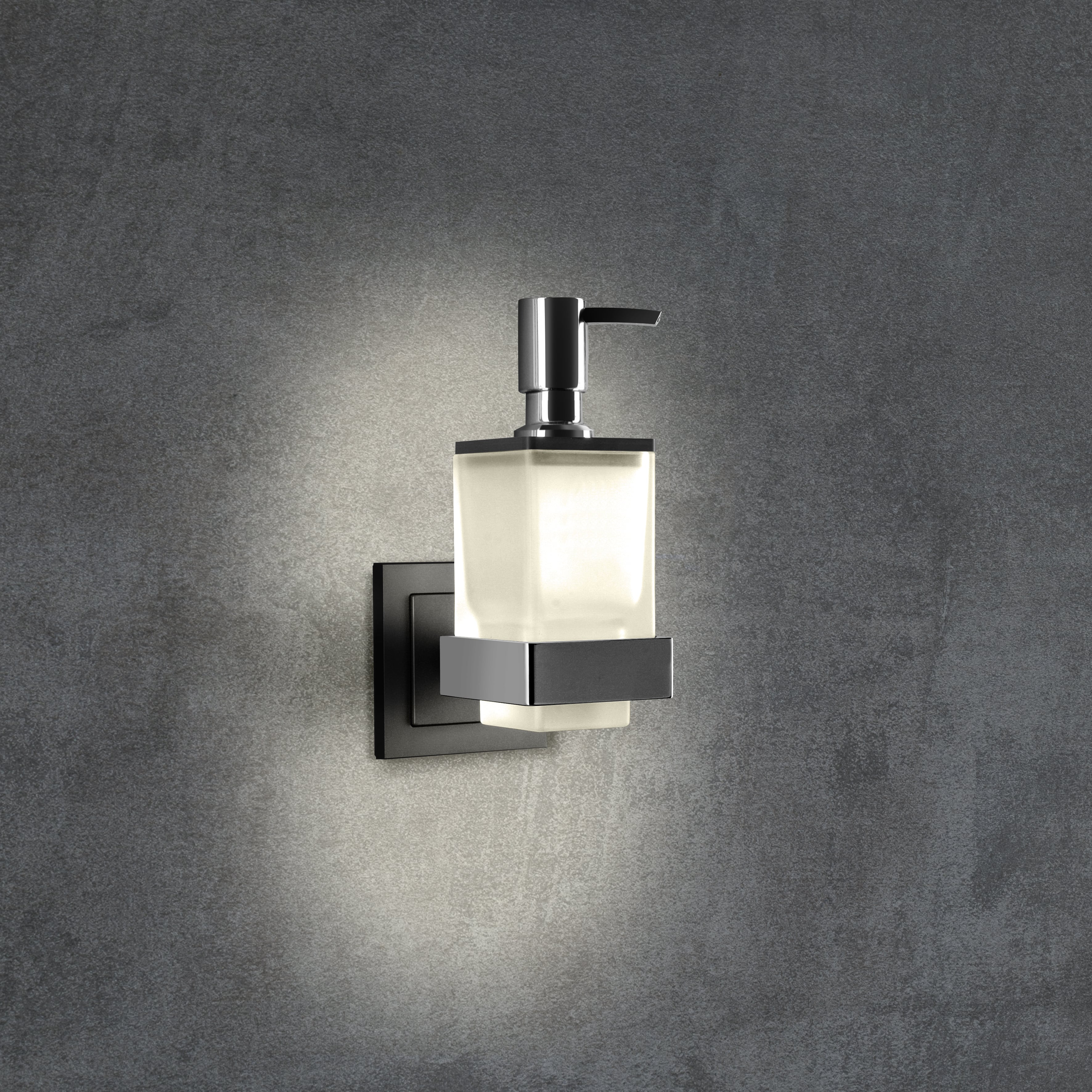 qles Bundle Badhalter Lotionspender beleuchtet LED warmweiß (3000K) Chrom + Merten Rahmen System-M Anthrazit qles Bundle Badhalter Lotionspender beleuchtet LED warmweiß (3000K) Chrom + Merten Rahmen System-M Anthrazit