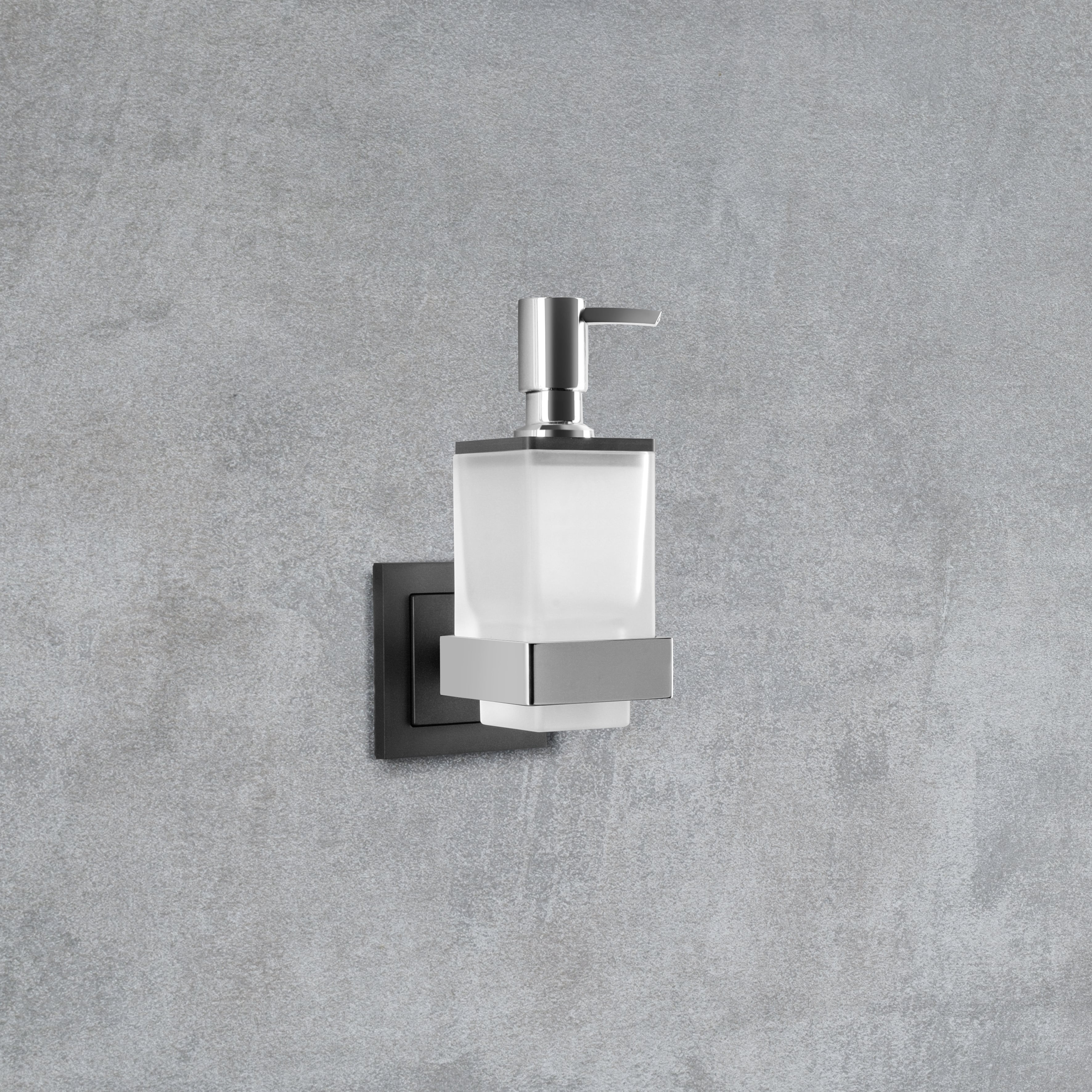 qles Bundle Badhalter Lotionspender Chrom + Merten Rahmen System-M Anthrazit qles Bundle Badhalter Lotionspender Chrom + Merten Rahmen System-M Anthrazit
